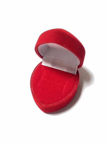 DÁRKOVÁ SAMETOVÁ KRABIČKA VE TVARU SRDCE - ČERVENÁ (4CM X 3,6CM)