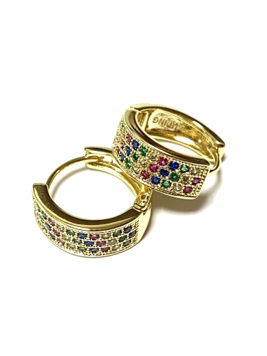 KRUHOVÉ NÁUŠNICE V BARVĚ 14K ZLATA S MULTICOLOR KRYSTALY (1,5CM)